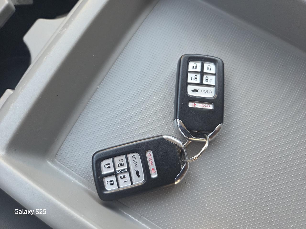 2016 Honda Odyssey EXL-NAVI 8 PASS ROOF ONE OWNER $ 16,988.00 Photo