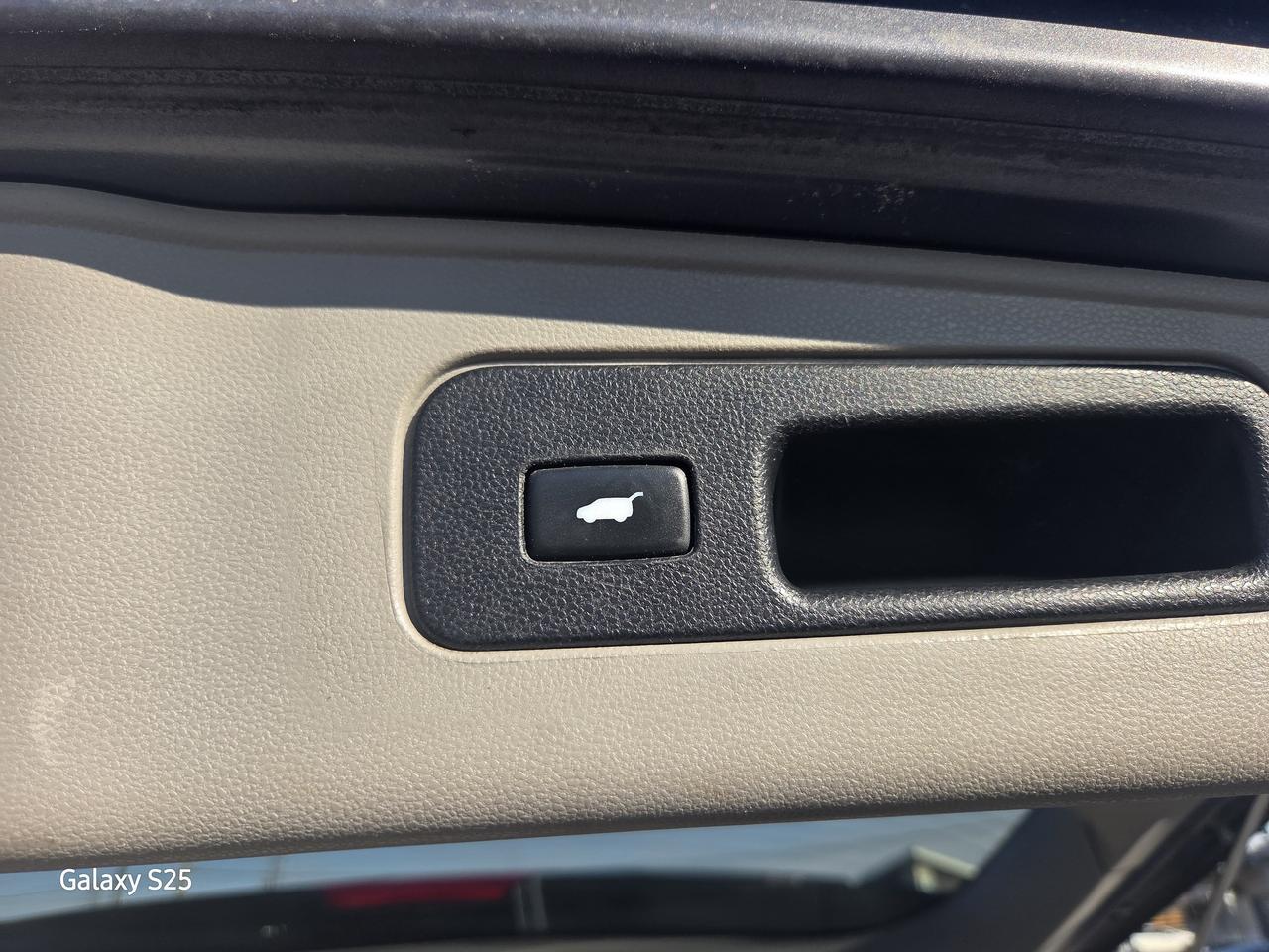 2016 Honda Odyssey EXL-NAVI 8 PASS ROOF ONE OWNER $ 16,988.00 Photo