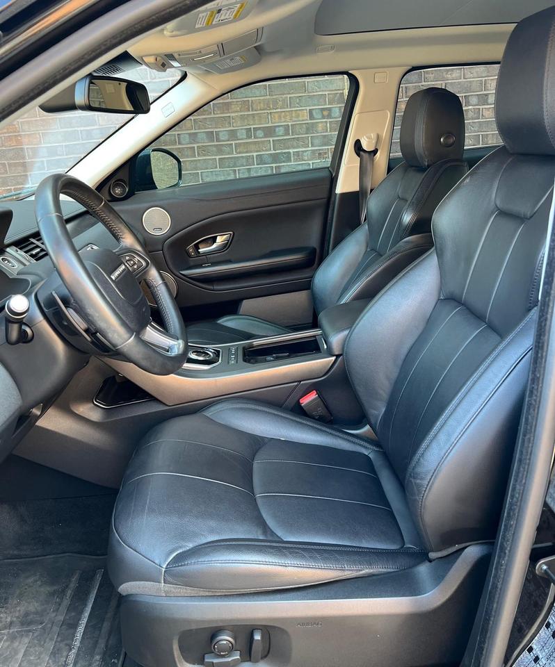 2019 Land Rover Range Rover Evoque 2019 RANGE ROVER EVOQUE, PANO ROOF, BACK UP CAMERA Photo