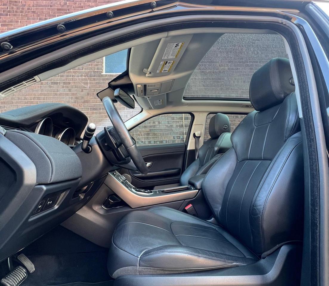 2019 Land Rover Range Rover Evoque 2019 RANGE ROVER EVOQUE, PANO ROOF, BACK UP CAMERA Photo