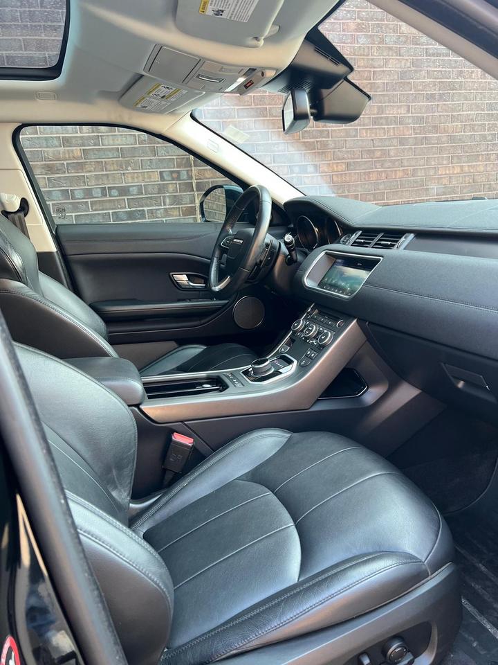 2019 Land Rover Range Rover Evoque 2019 RANGE ROVER EVOQUE, PANO ROOF, BACK UP CAMERA Photo