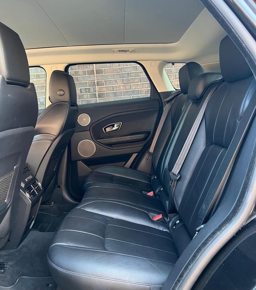 2019 Land Rover Range Rover Evoque 2019 RANGE ROVER EVOQUE, PANO ROOF, BACK UP CAMERA Photo