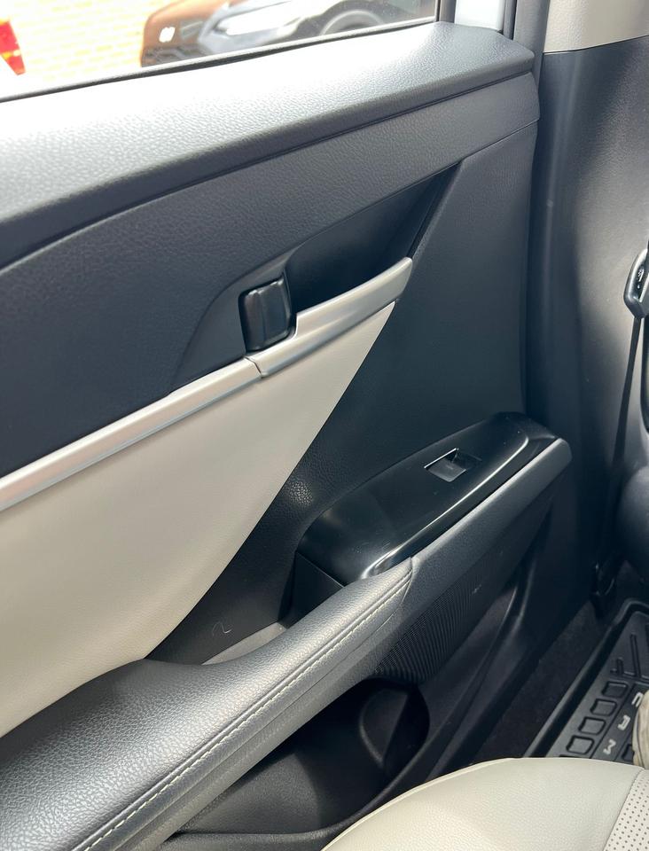 2025 Toyota Camry HYBRID XLE, LEATHER, CAR PLAY, AWD, PANORAMIC ROOF Photo