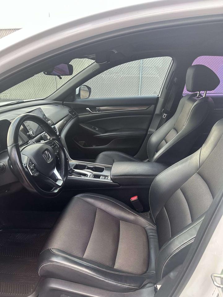 2018 Honda Accord Sport Photo