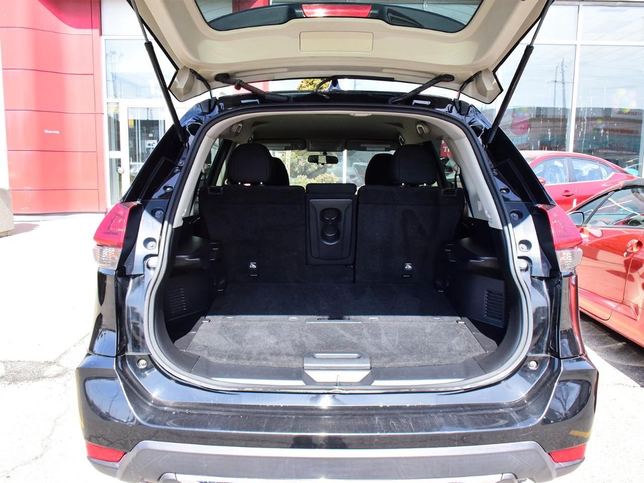 2018 Nissan Rogue SV 4dr All-wheel Drive Photo