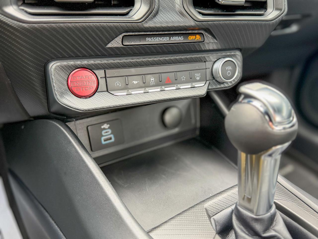 2025 Ford Mustang GT Fastback/1 OWNER/LOW KM/5.0L/BSM/REMOTE/CAMERA Photo