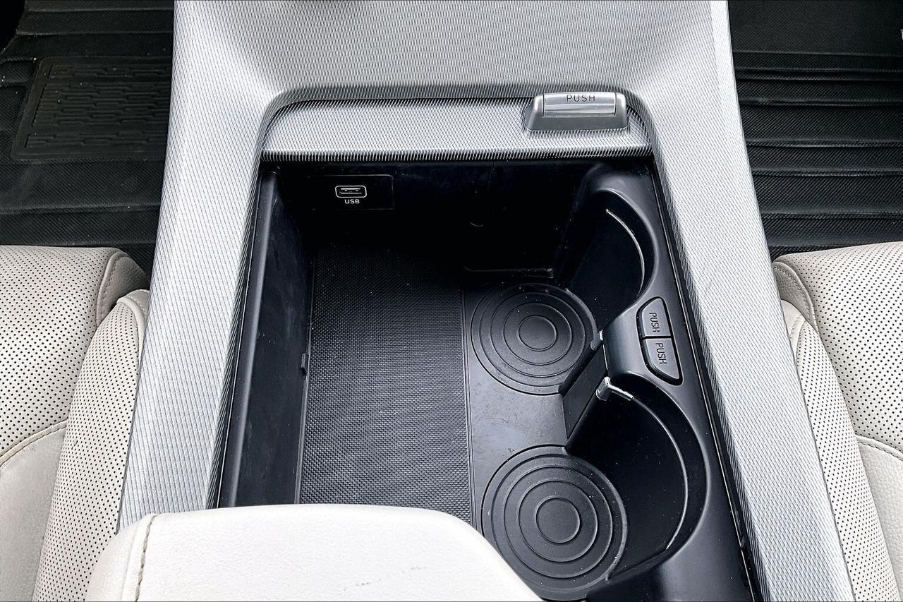 2021 Hyundai PALISADE LUXURY AWD   7-PASS   SUNROOF   BEIGE INTERIOR Photo