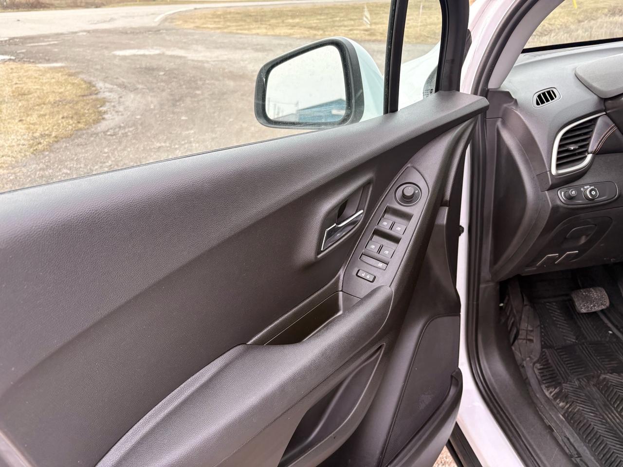 2019 Chevrolet Trax Fwd 4dr Ls Photo