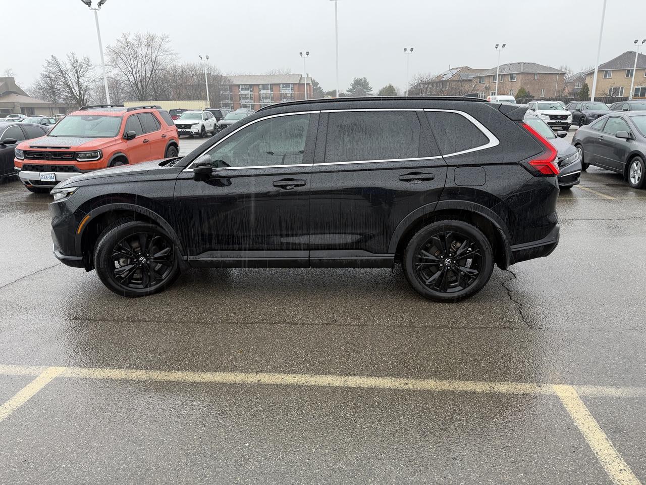 2025 Honda CR-V Hybrid Touring AWD   LEATHER   SUNROOF   APPLE CARPLAY Photo3