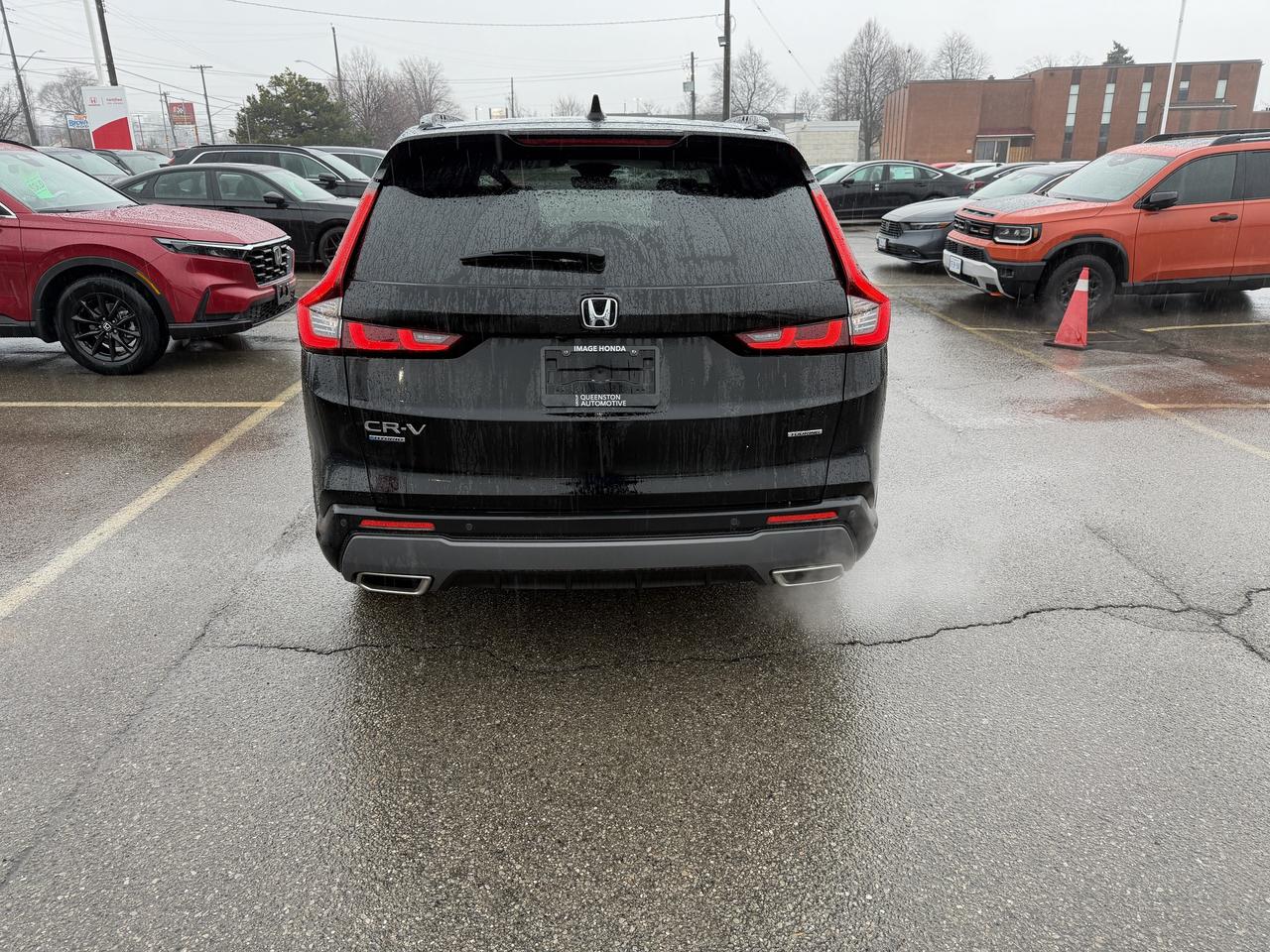 2025 Honda CR-V Hybrid Touring AWD   LEATHER   SUNROOF   APPLE CARPLAY Photo2