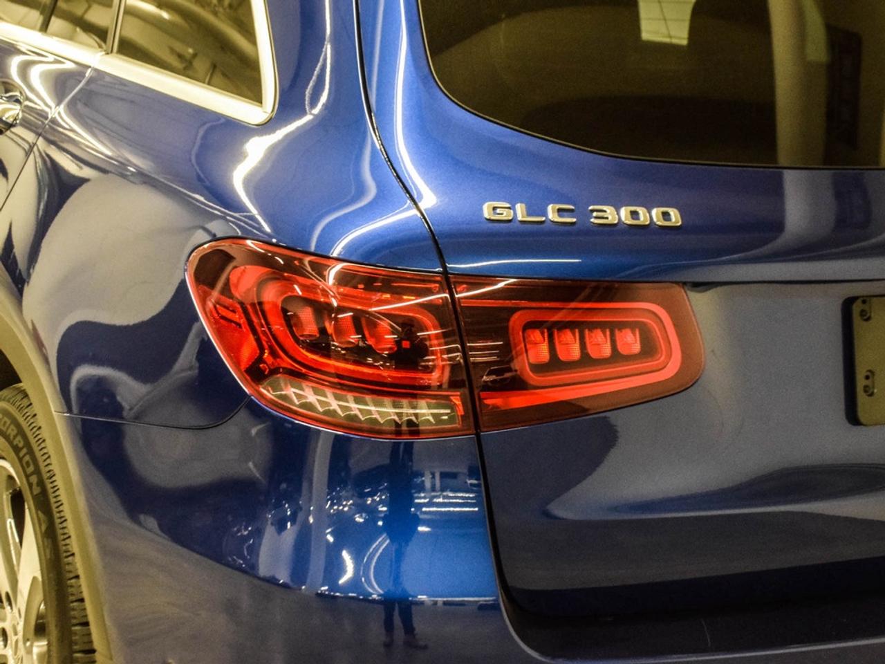 2020 Mercedes-Benz GLC300  Photo