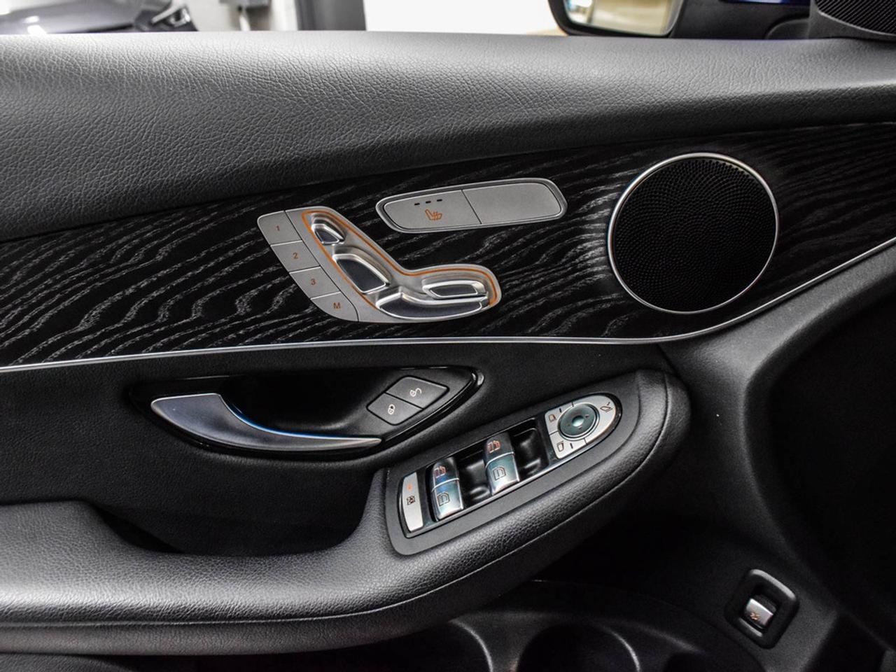 2020 Mercedes-Benz GLC300  Photo