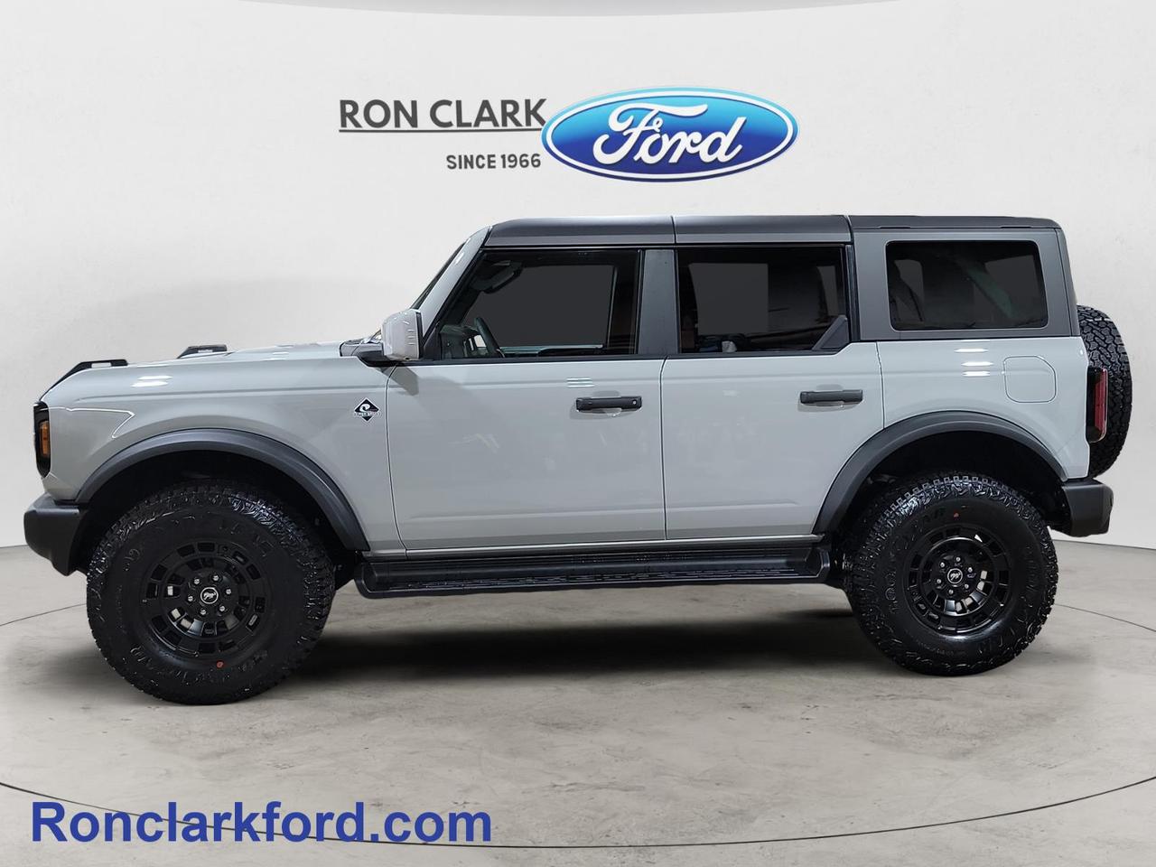 2026 Ford Bronco Outer Banks 4dr 4x4 Photo3