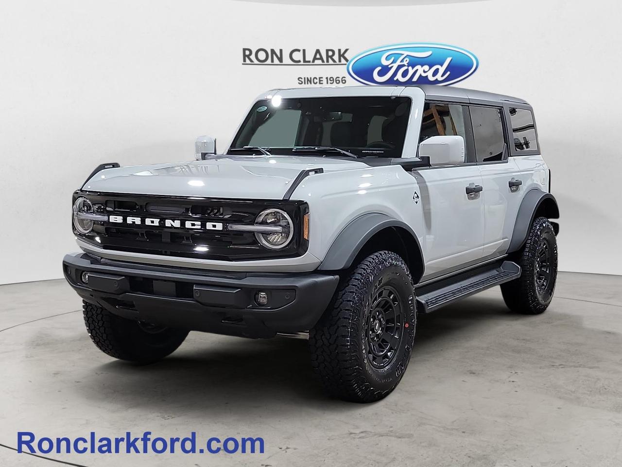 2026 Ford Bronco Outer Banks 4dr 4x4 Photo2