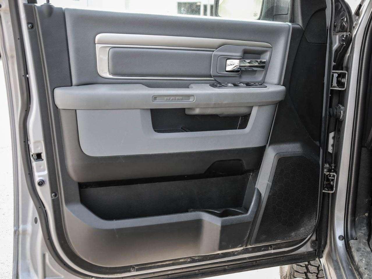 2020 RAM 1500 SLT CLEAN ACCIDENT REPORT! Photo