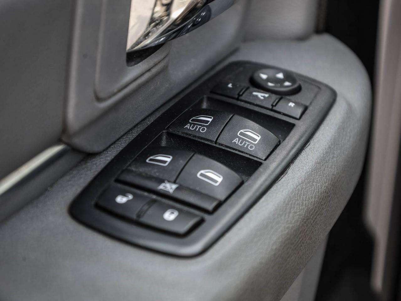 2020 RAM 1500 SLT CLEAN ACCIDENT REPORT! Photo