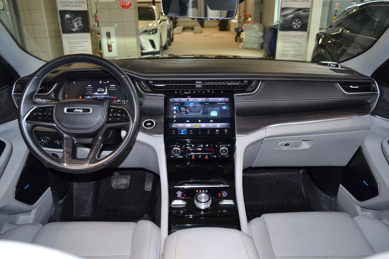 2022 Jeep Grand Cherokee L Overland Photo2