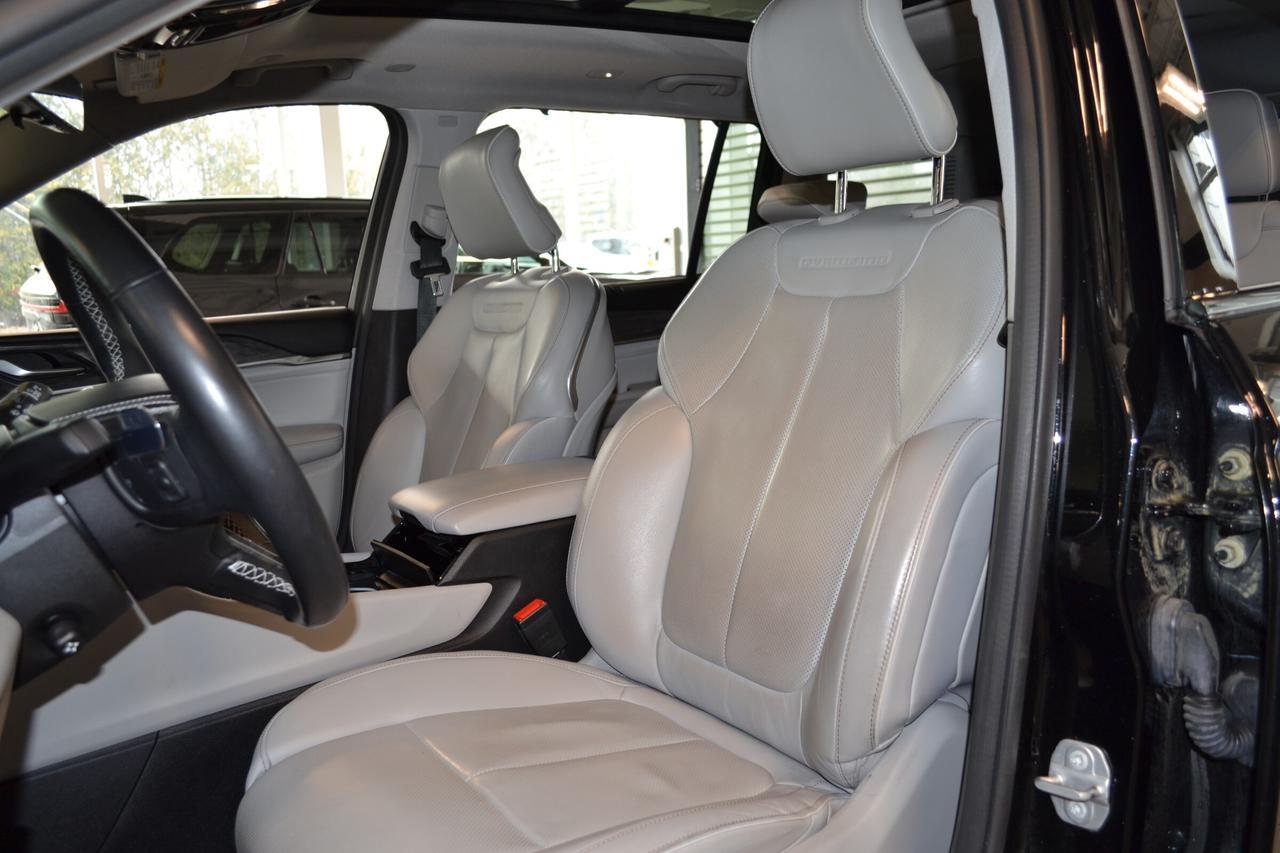 2022 Jeep Grand Cherokee L Overland Photo