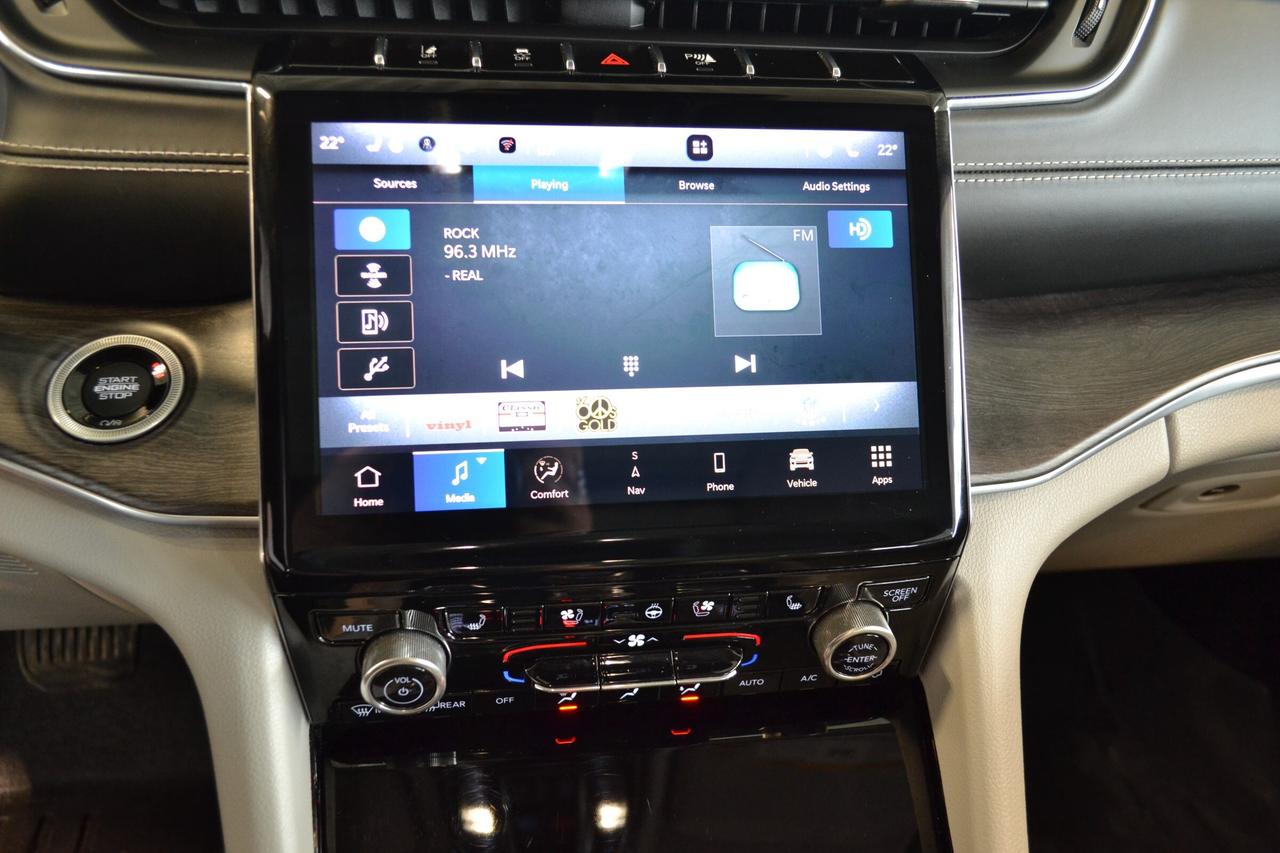 2022 Jeep Grand Cherokee L Overland Photo