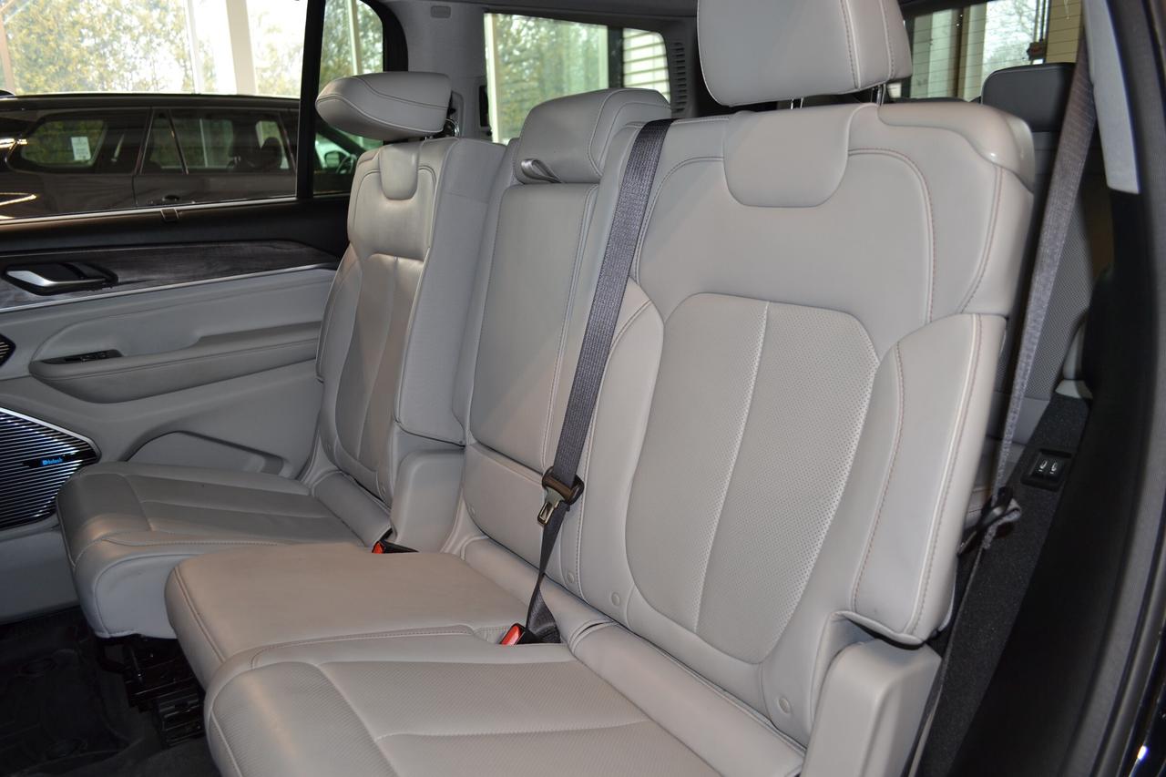 2022 Jeep Grand Cherokee L Overland Photo