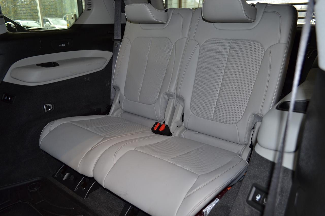 2022 Jeep Grand Cherokee L Overland Photo