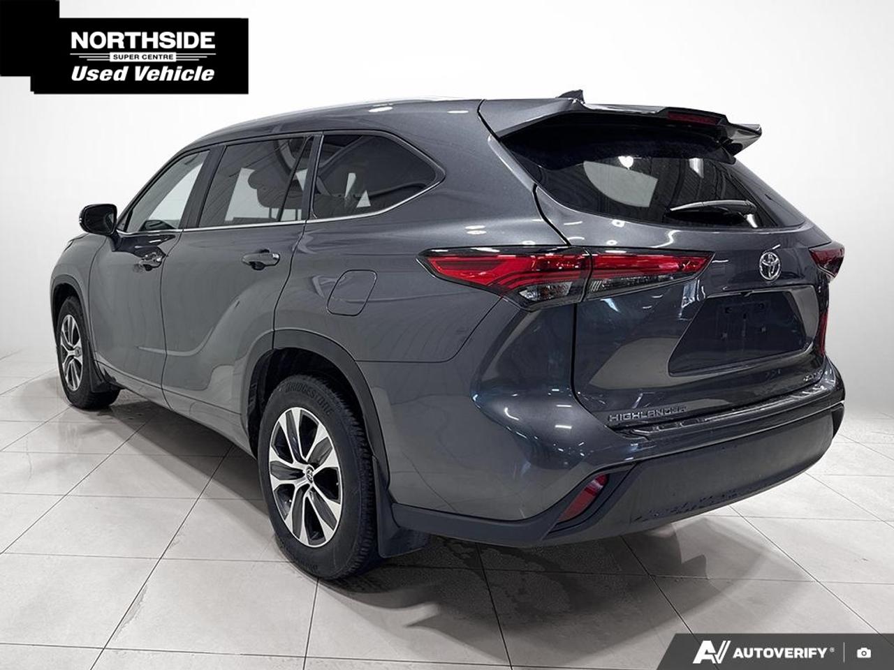 2023 Toyota Highlander XLE 4dr All-wheel Drive Photo4