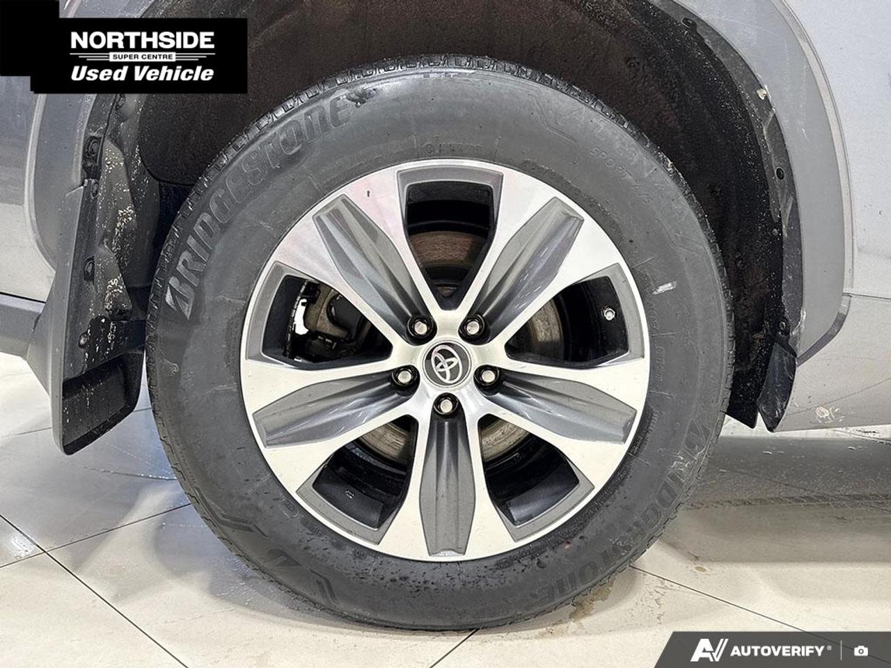 2023 Toyota Highlander XLE 4dr All-wheel Drive Photo