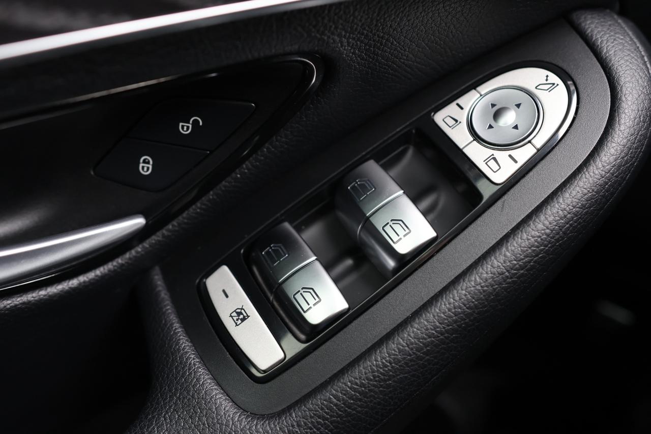 2019 Mercedes-Benz GLC-Class GLC300-4MATIC-AMG/NAV/B CAM/PANOROOF/BLIS/P SENSOR Photo