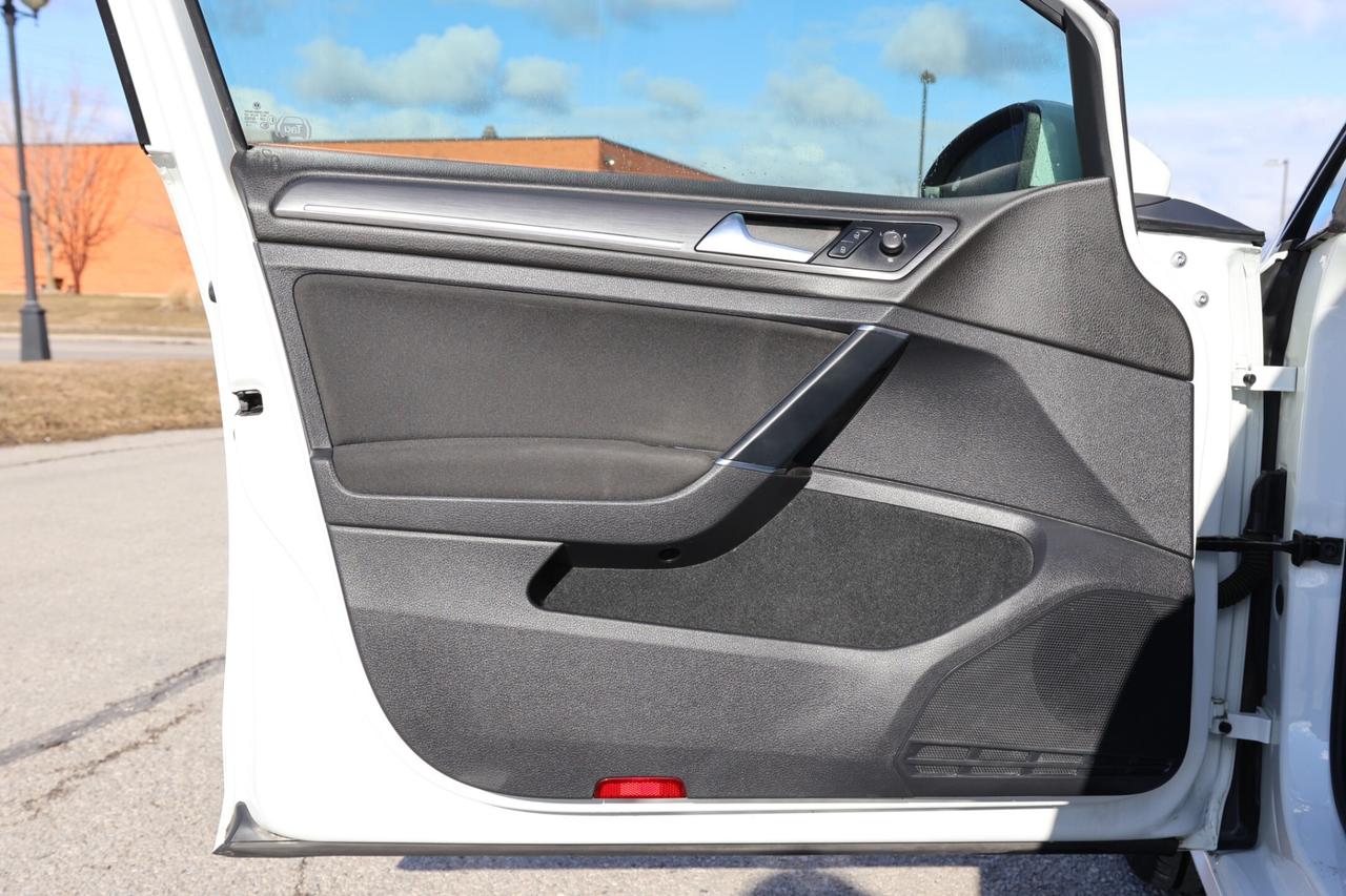 2018 Volkswagen e-Golf COMFORTLINE/NAV/LEATHER/MEMORY SEAT/HEATED SEATS/B Photo