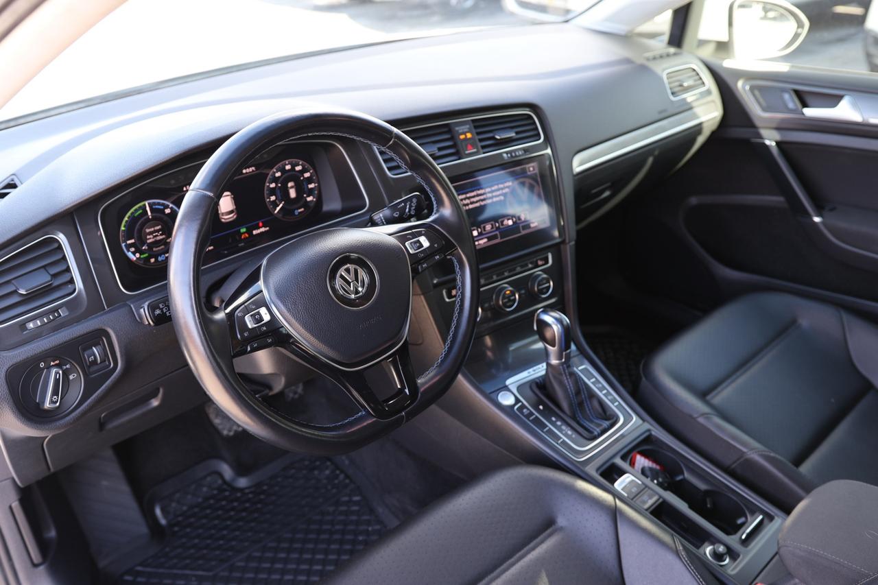2018 Volkswagen e-Golf COMFORTLINE/NAV/LEATHER/MEMORY SEAT/HEATED SEATS/B Photo