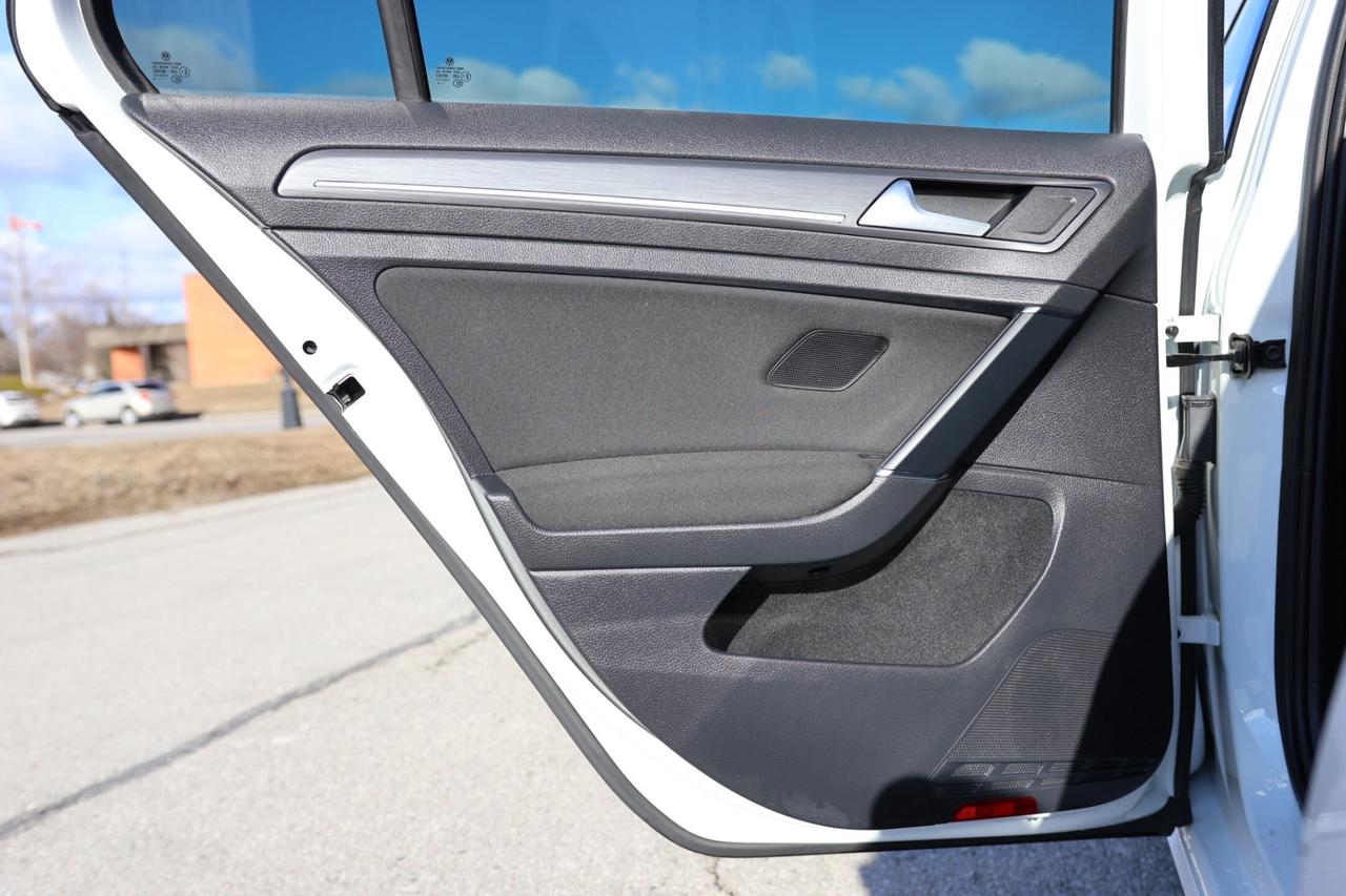 2018 Volkswagen e-Golf COMFORTLINE/NAV/LEATHER/MEMORY SEAT/HEATED SEATS/B Photo