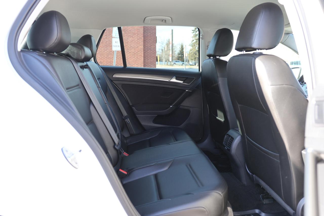 2018 Volkswagen e-Golf COMFORTLINE/NAV/LEATHER/MEMORY SEAT/HEATED SEATS/B Photo