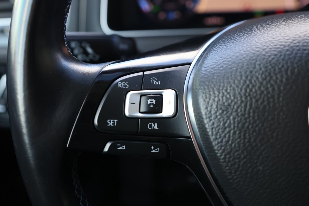 2018 Volkswagen e-Golf COMFORTLINE/NAV/LEATHER/MEMORY SEAT/HEATED SEATS/B Photo