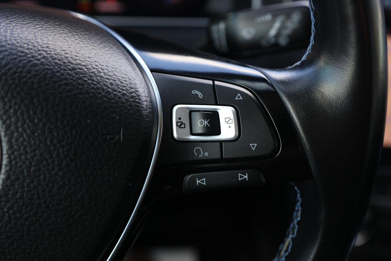 2018 Volkswagen e-Golf COMFORTLINE/NAV/LEATHER/MEMORY SEAT/HEATED SEATS/B Photo