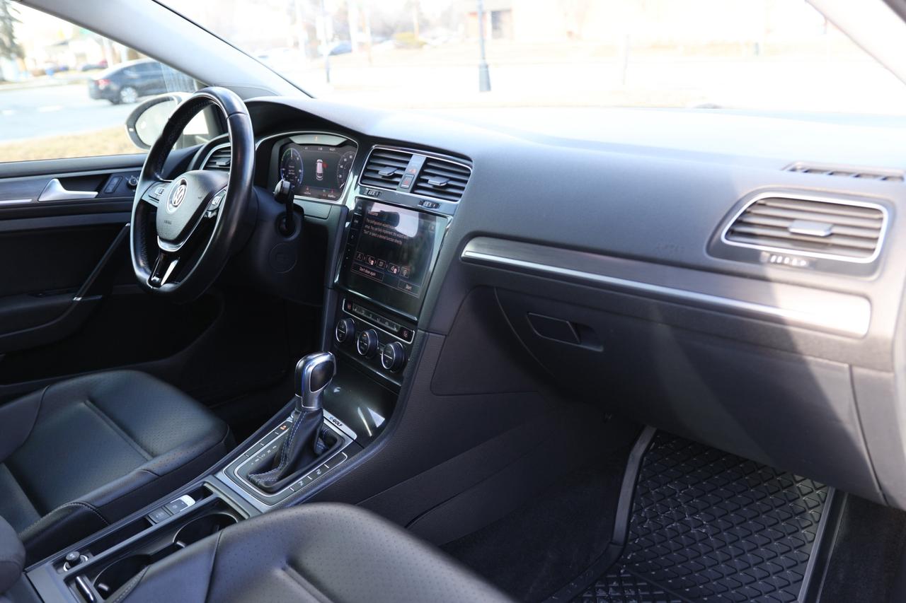 2018 Volkswagen e-Golf COMFORTLINE/NAV/LEATHER/MEMORY SEAT/HEATED SEATS/B Photo