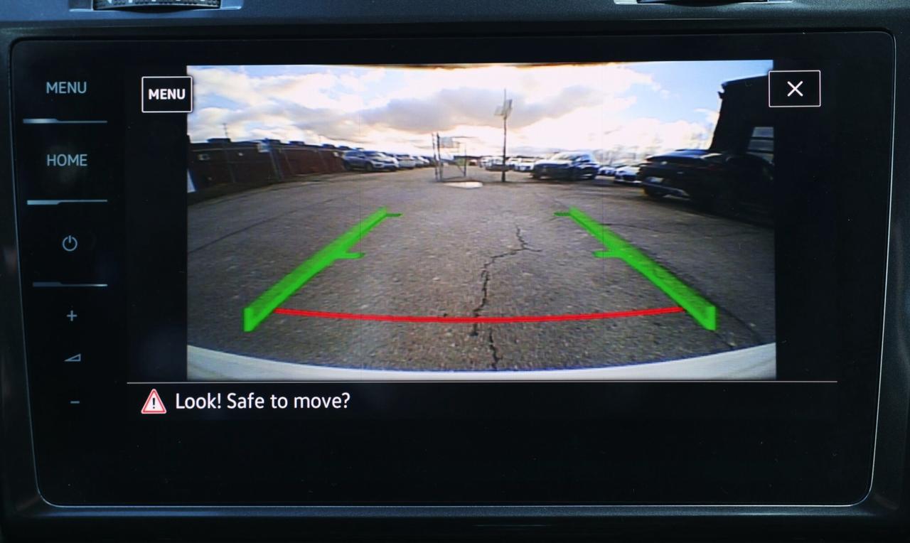 2018 Volkswagen e-Golf COMFORTLINE/NAV/LEATHER/MEMORY SEAT/HEATED SEATS/B Photo