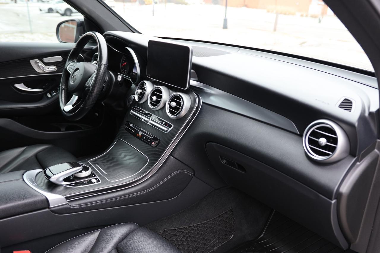 2019 Mercedes-Benz GLC-Class GLC300-4MATIC/NAV/360 CAM/PANOROOF/BLIS/P SENSORS/ Photo