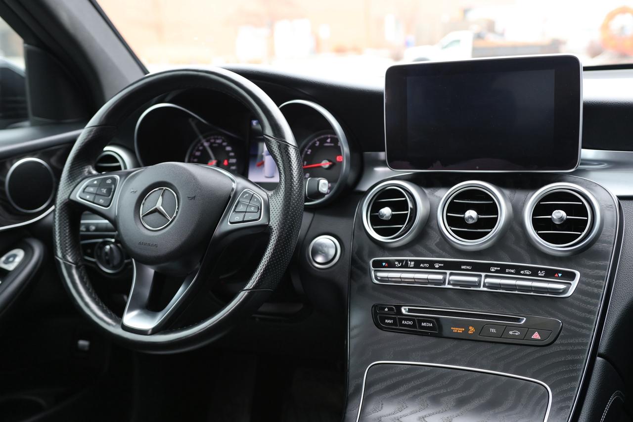 2019 Mercedes-Benz GLC-Class GLC300-4MATIC/NAV/360 CAM/PANOROOF/BLIS/P SENSORS/ Photo