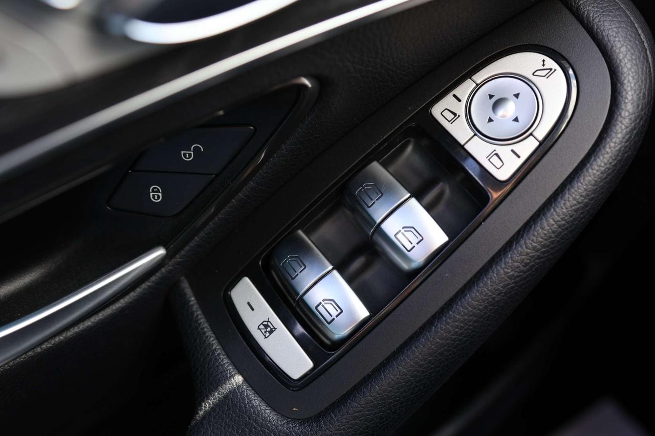 2019 Mercedes-Benz GLC GLC300-4MATIC/NAV/360 CAM/BLIS/P SENSORS/PANOROOF/LEATHER/H SEATS&STEERING/KEYLESS/BT/HEADLIGHT PKG Photo