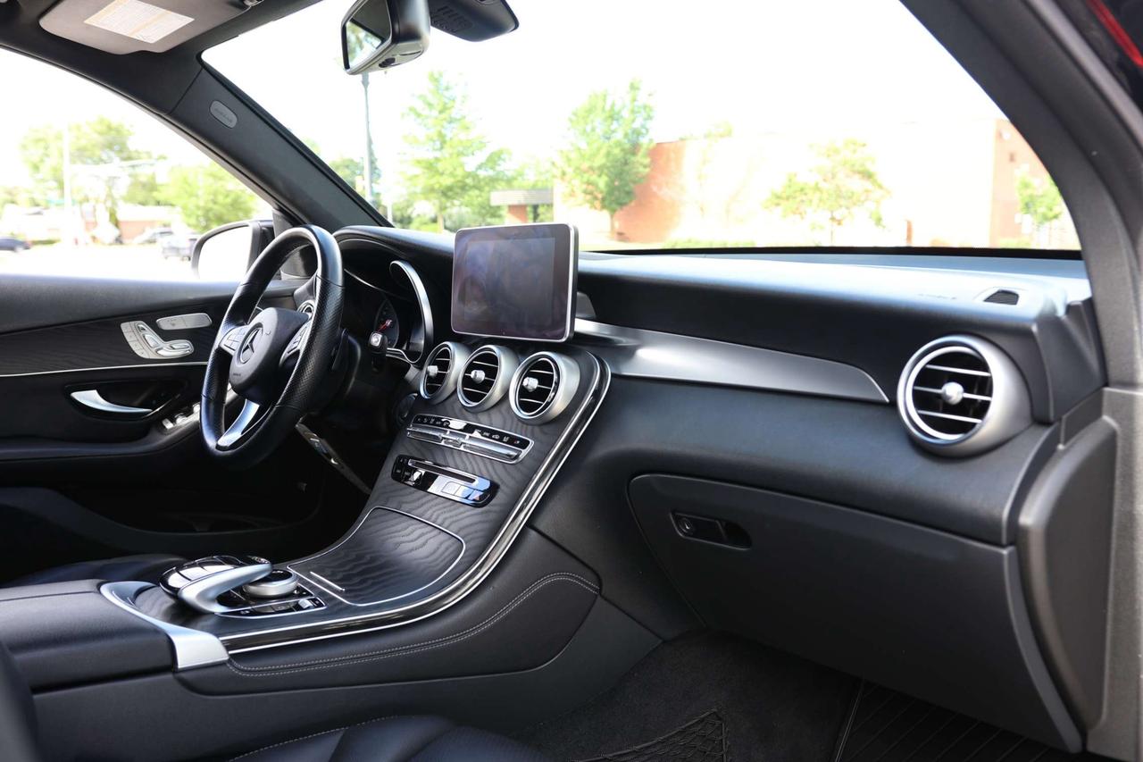 2019 Mercedes-Benz GLC GLC300-4MATIC/NAV/360 CAM/BLIS/P SENSORS/PANOROOF/LEATHER/H SEATS&STEERING/KEYLESS/BT/HEADLIGHT PKG Photo