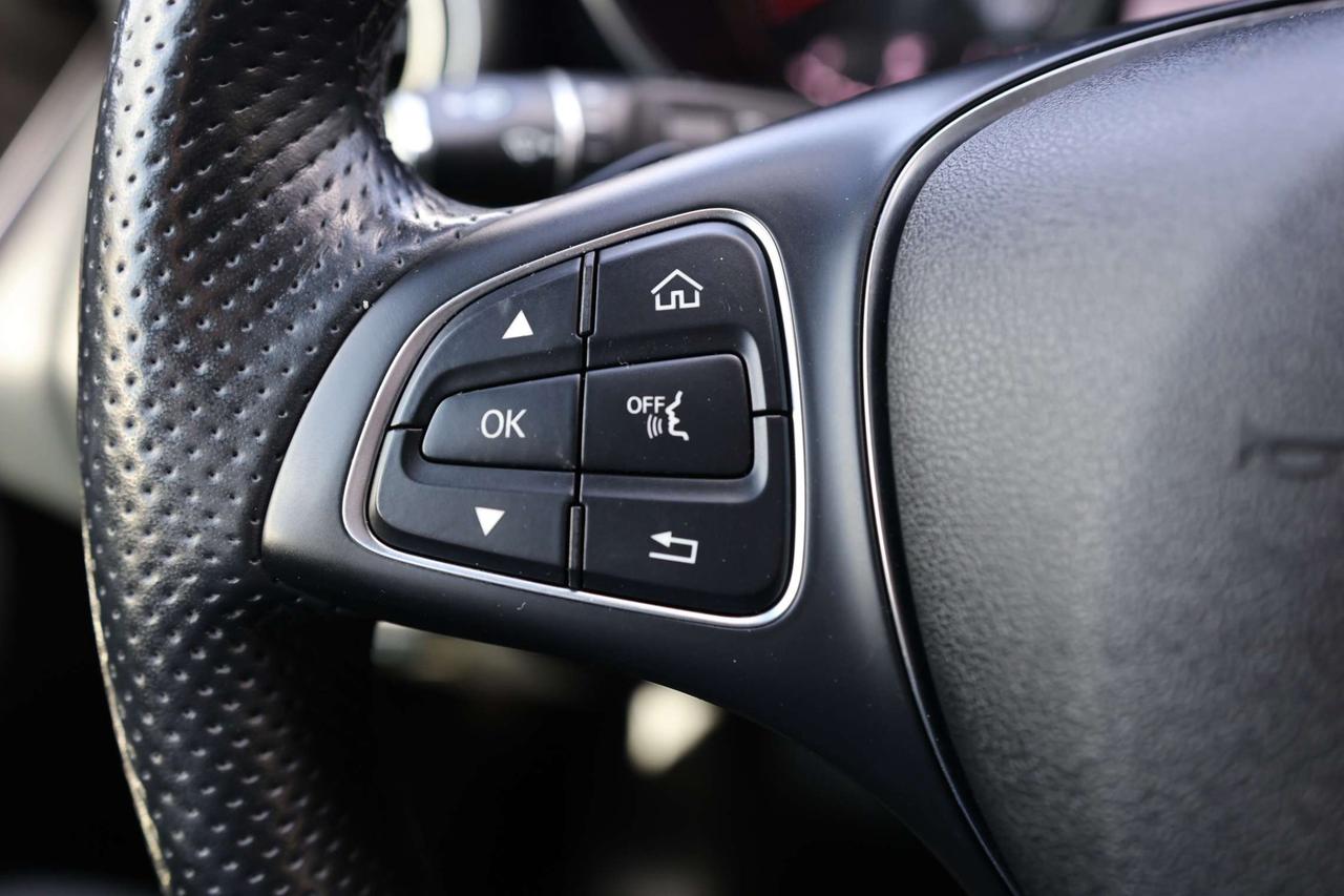 2019 Mercedes-Benz GLC GLC300-4MATIC/NAV/360 CAM/BLIS/P SENSORS/PANOROOF/LEATHER/H SEATS&STEERING/KEYLESS/BT/HEADLIGHT PKG Photo