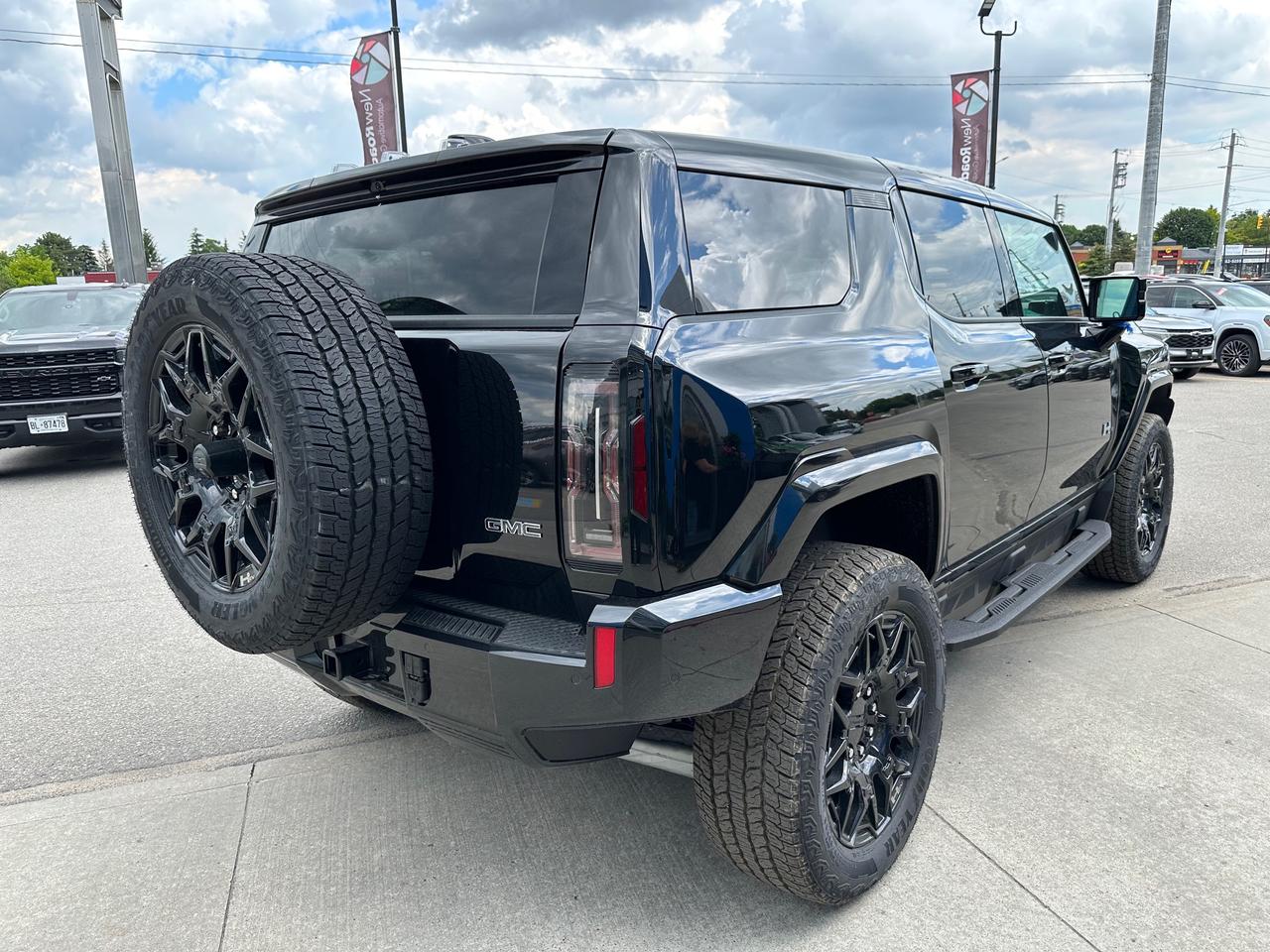 2026 GMC HUMMER EV SUV 2X w/1SF 4dr All-Wheel Drive Photo
