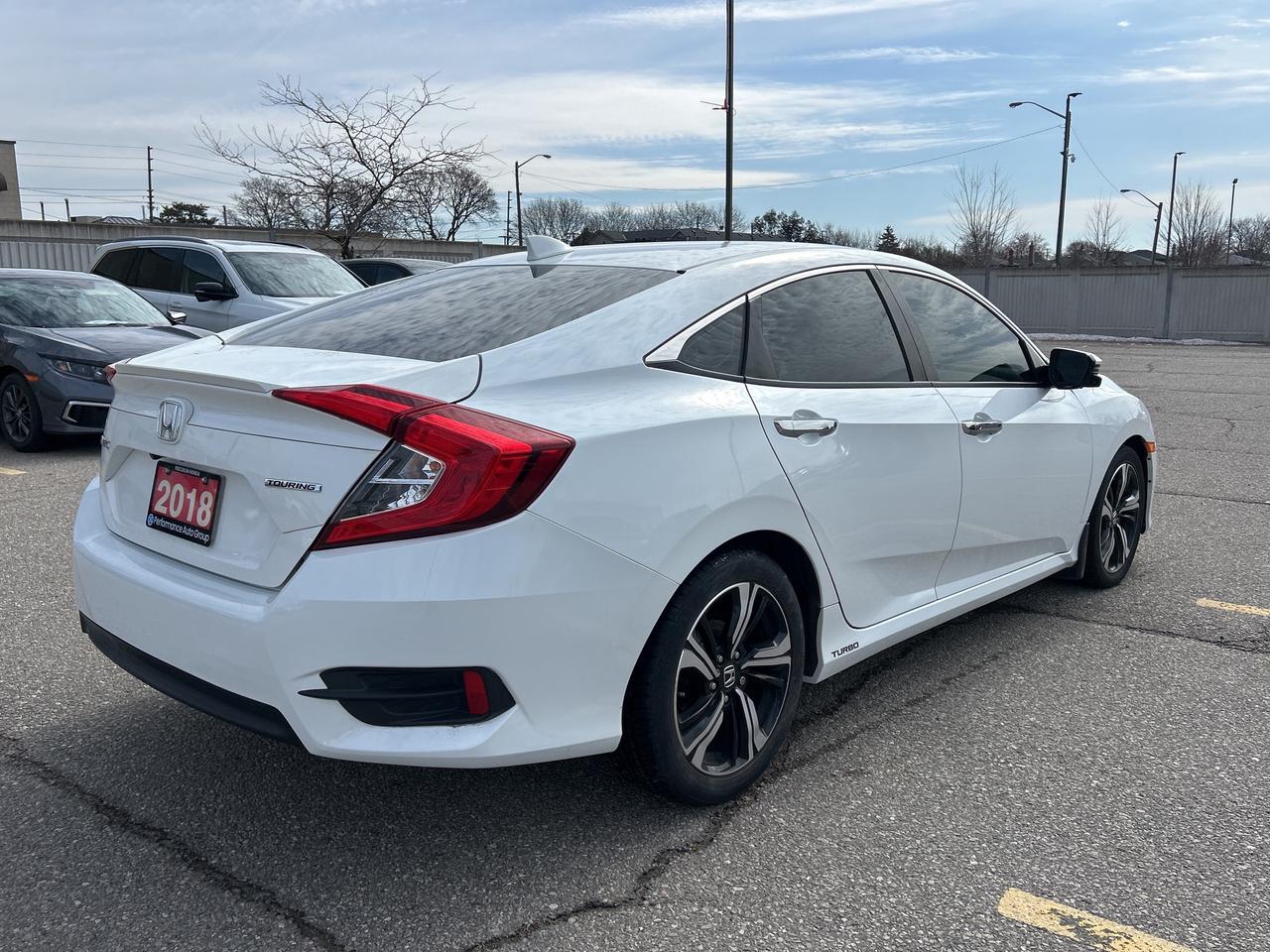 2018 Honda Civic Sedan Touring Leather  Navigation  Sunroof  CarPlay Photo4
