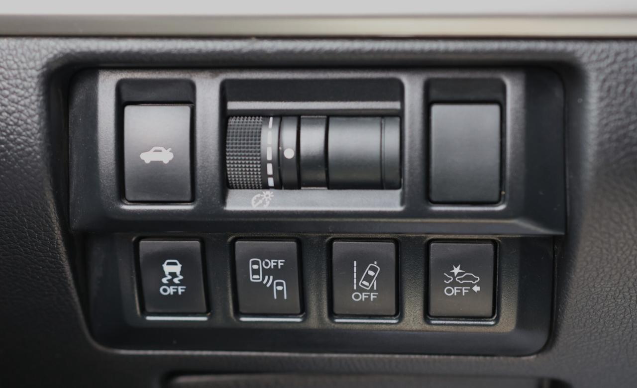 2018 Subaru Legacy LIMITED-3.6R-AWD-EYESIGHT PKG/NAV/ADAPT CRUISE/BCA Photo