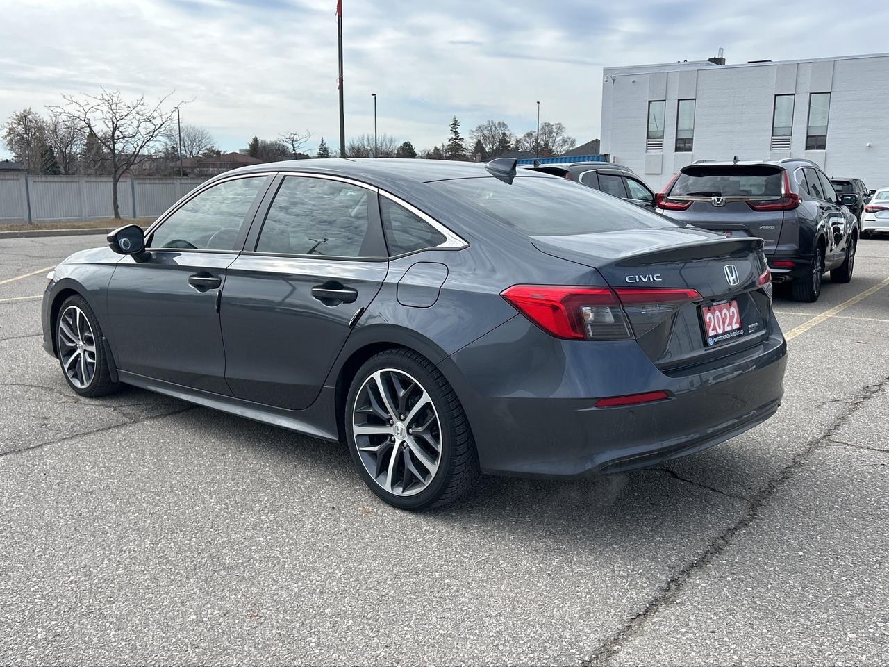 2022 Honda Civic Sedan Touring Leather  Navigation  Sunroof  CarPlay Photo3