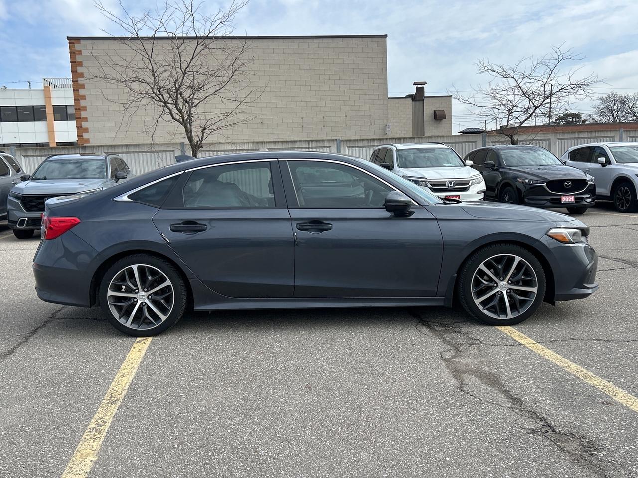 2022 Honda Civic Sedan Touring Leather  Navigation  Sunroof  CarPlay Photo