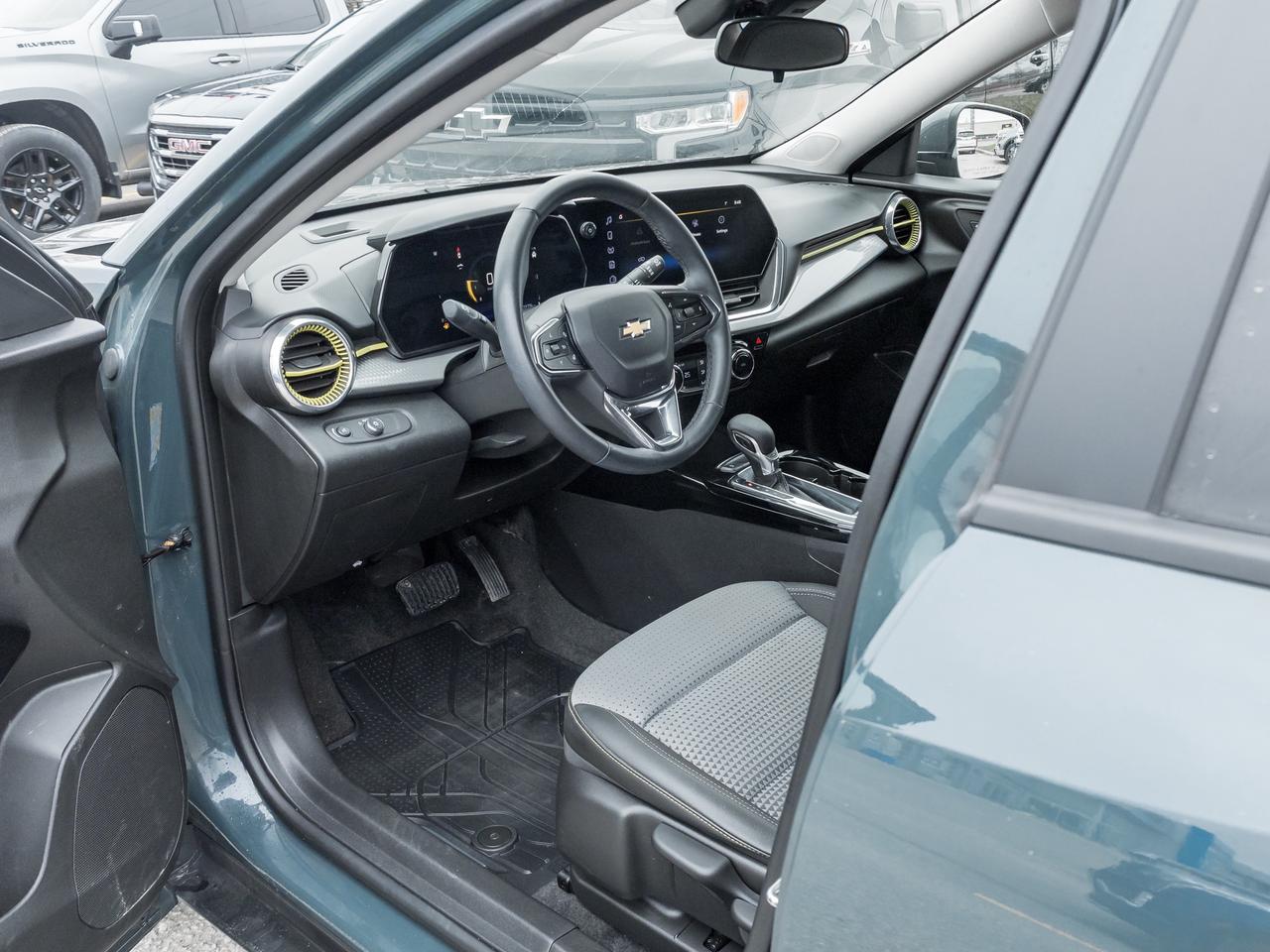 2025 Chevrolet Trax LT 4dr Front-Wheel Drive Photo