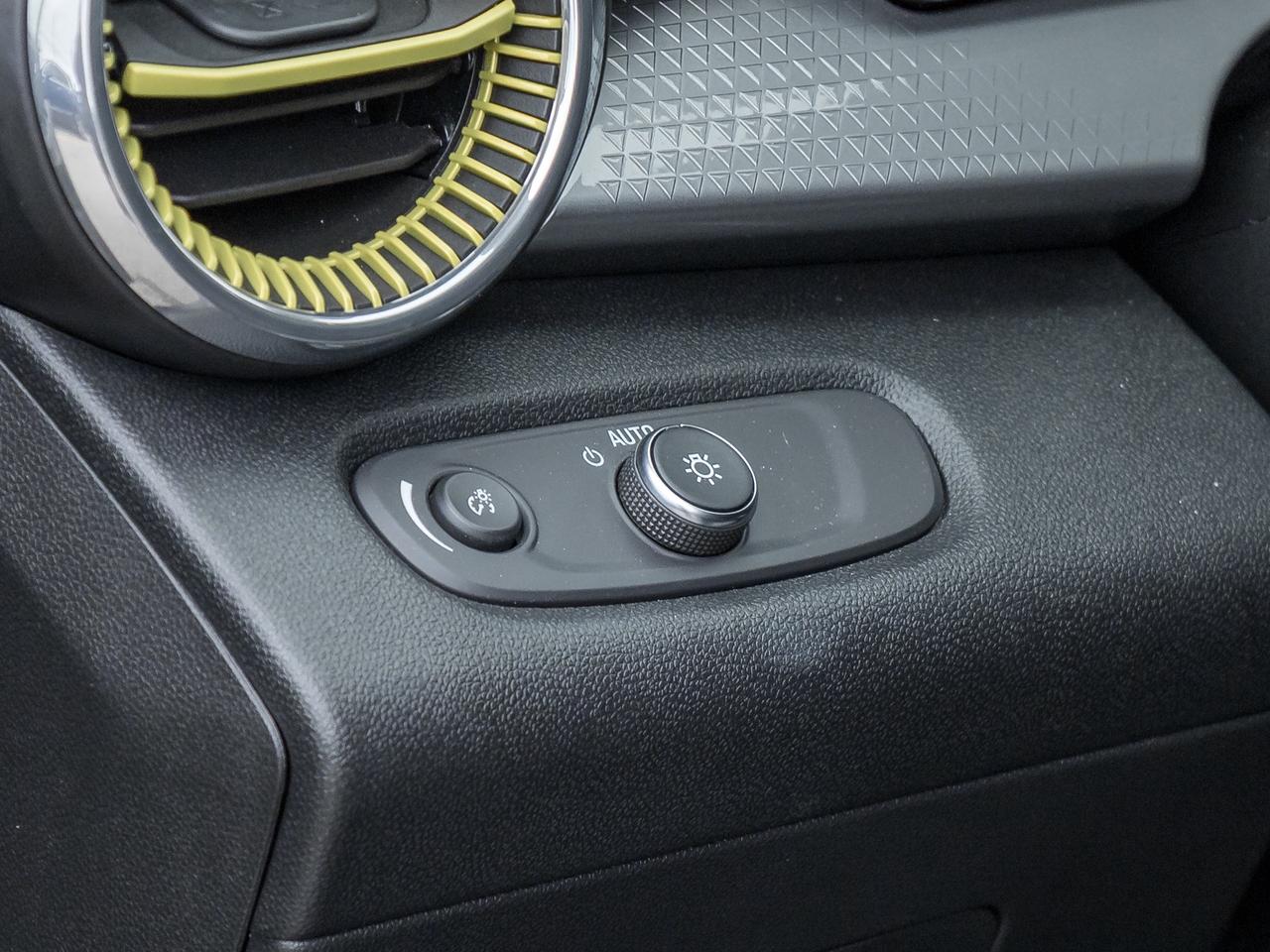 2025 Chevrolet Trax LT 4dr Front-Wheel Drive Photo