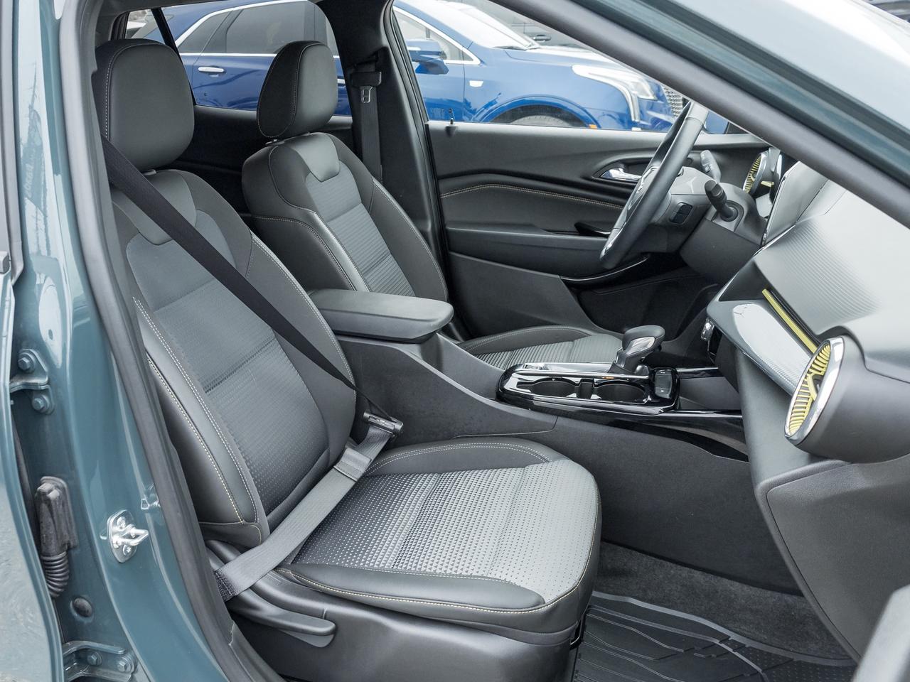 2025 Chevrolet Trax LT 4dr Front-Wheel Drive Photo