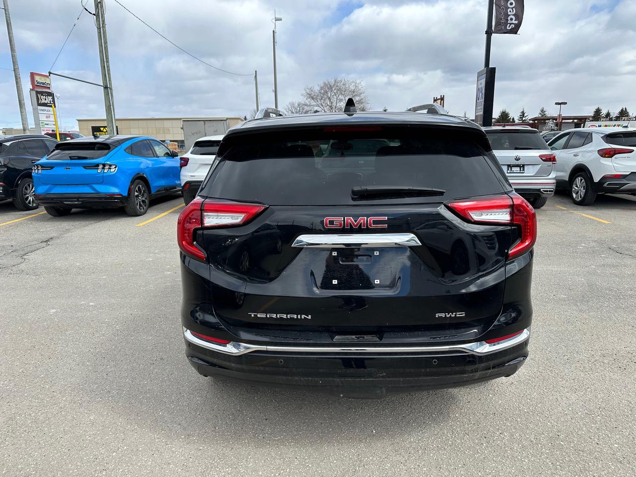 2024 GMC Terrain Denali 4dr All-Wheel Drive Photo2